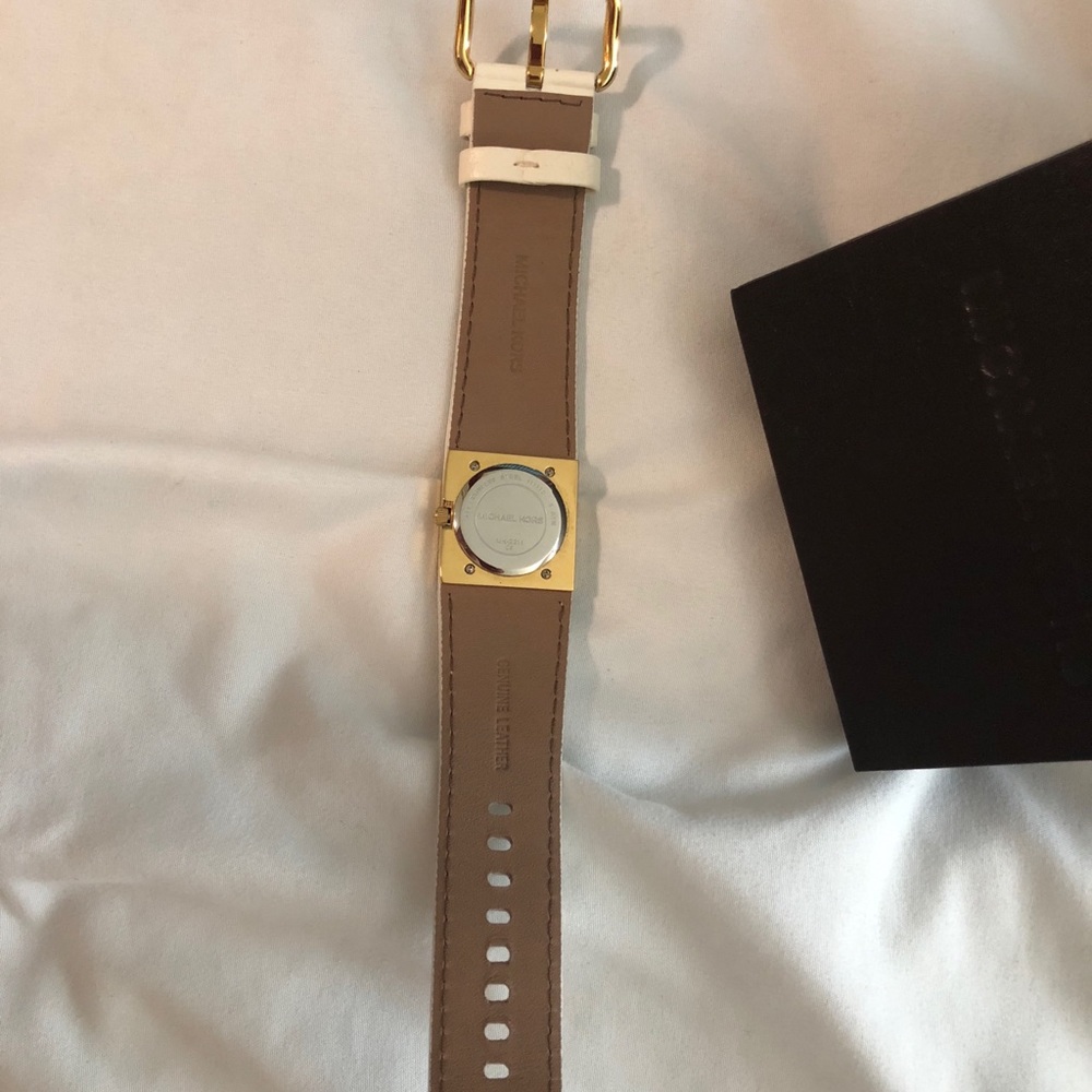 Watch - Picture 5 of 5